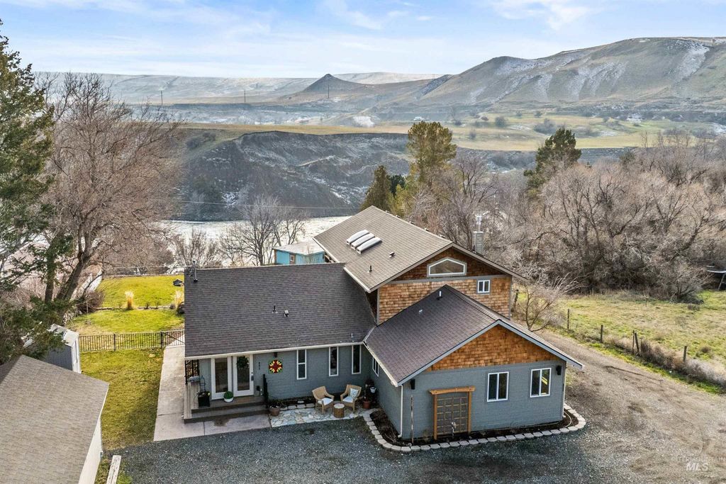 Photo of 853 Pottery Rd, Bliss, ID 83314 (MLS # 98972044)