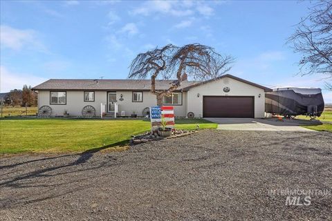 Photo of 411 Mountain View Ln, Burley, ID 83318 (MLS # 98967387)