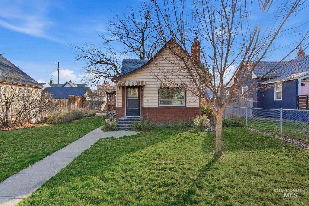 Photo of 308 16th Ave S Ave, Nampa, ID 83651 (MLS # 98969720)