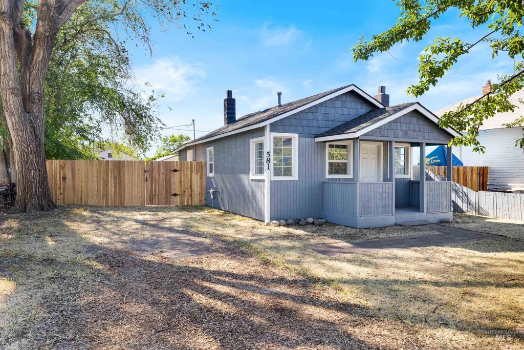 Photo of 581 Adams St, Twin Falls, ID 83301 (MLS # 98986642)