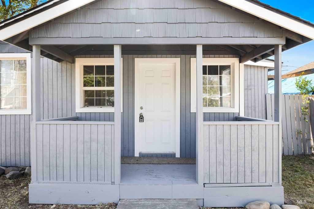 Photo of 581 Adams St, Twin Falls, ID 83301 (MLS # 98986642)