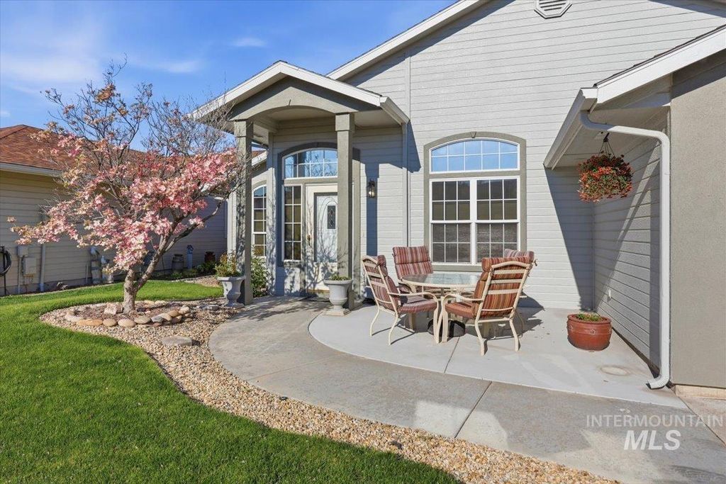 Photo of 829 Bristol, Nampa, ID 83651 (MLS # 98984127)