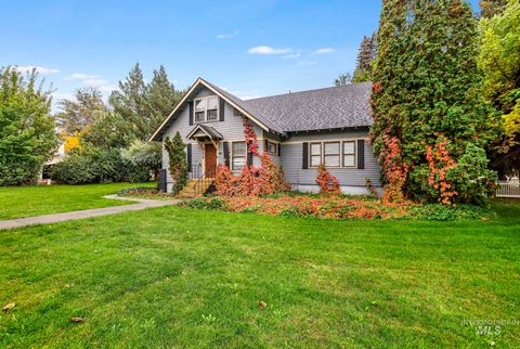 Photo of 629 3rd Avenue West, Gooding, ID 83330 (MLS # 98965301)