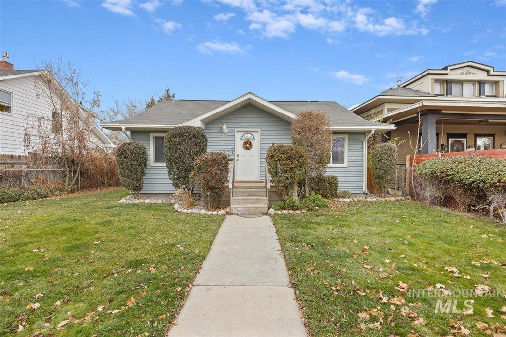 Photo of 210 7th Ave N Ave, Twin Falls, ID 83301 (MLS # 98973221)