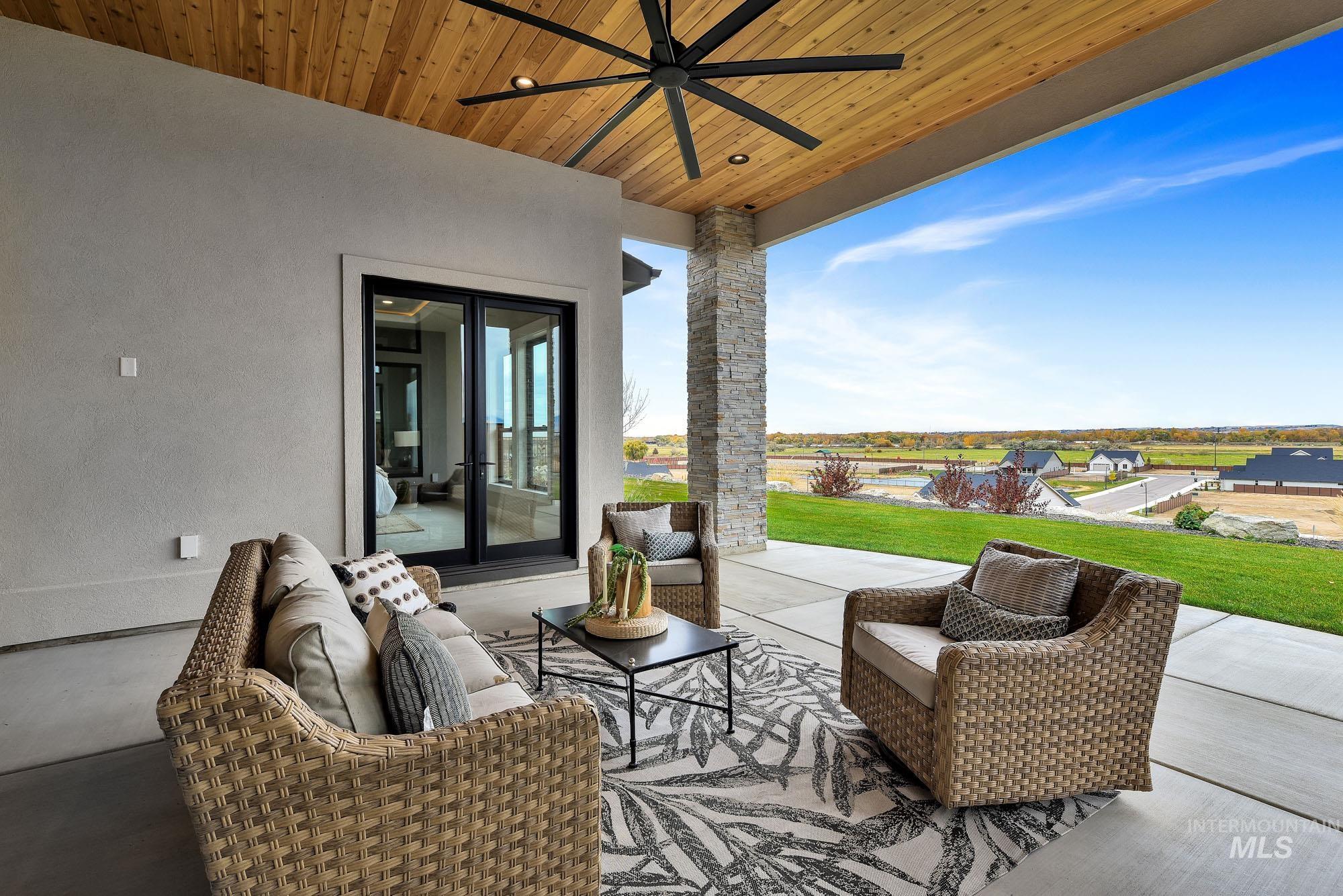 View of patio / terrace with ceiling fan