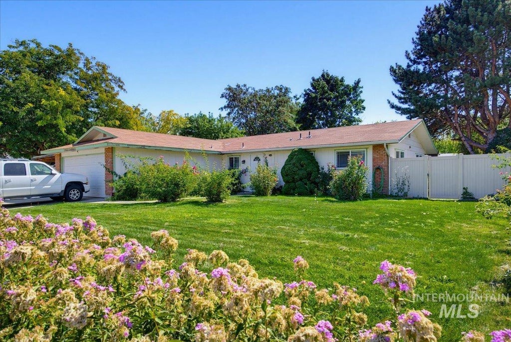 Photo of 2415 E Colorado Ave, Nampa, ID 83686 (MLS # 99001102)