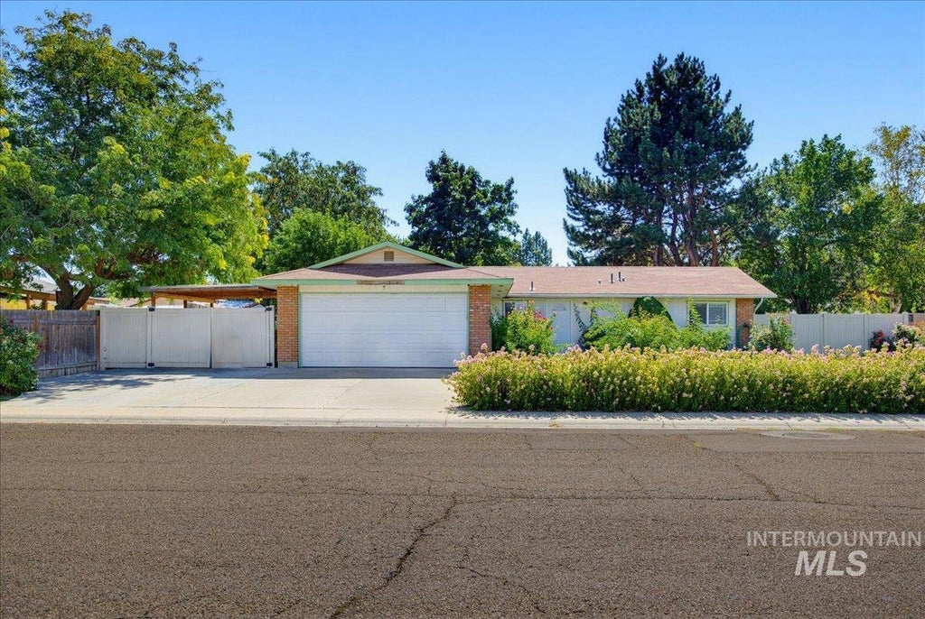 Photo of 2415 E Colorado Ave, Nampa, ID 83686 (MLS # 99001102)
