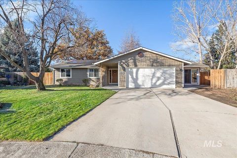 Photo of 3737 E Revere Ct, Boise, ID 83706 (MLS # 98968638)