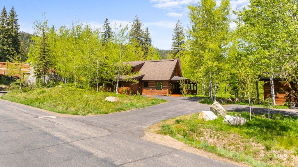 Photo of 340 Discovery DR, Donnelly, ID 83615 (MLS # 98987096)