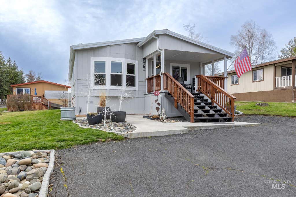 Photo of 411 N Almon St #310, Moscow, ID 83843 (MLS # 98980301)