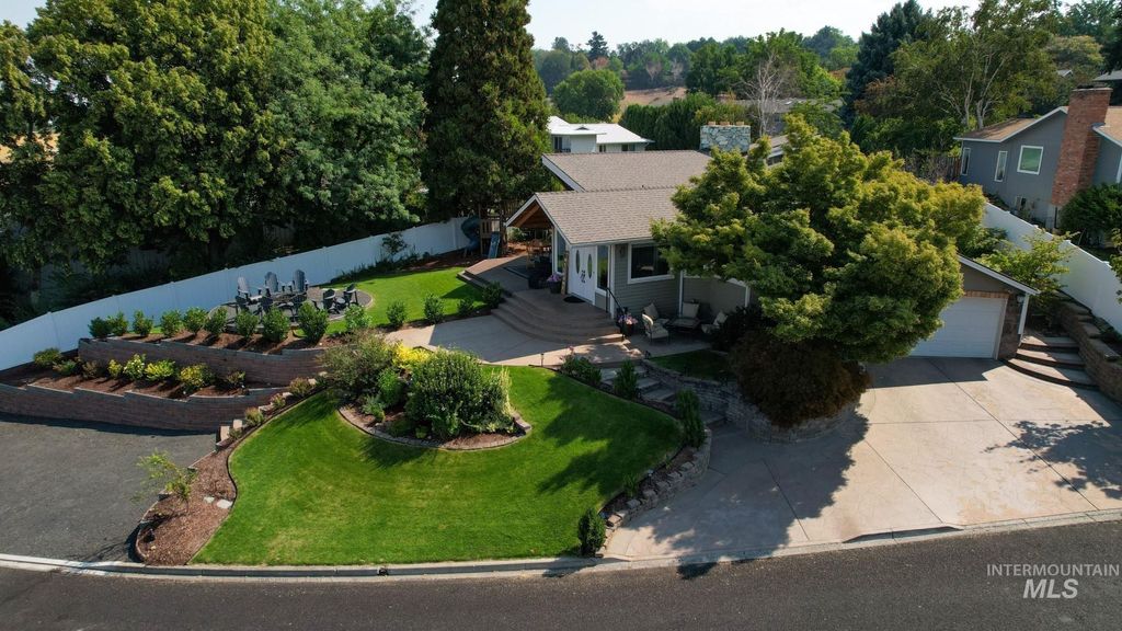 Photo of 2953 Riverview Terrace, Lewiston, ID 83501 (MLS # 98960019)
