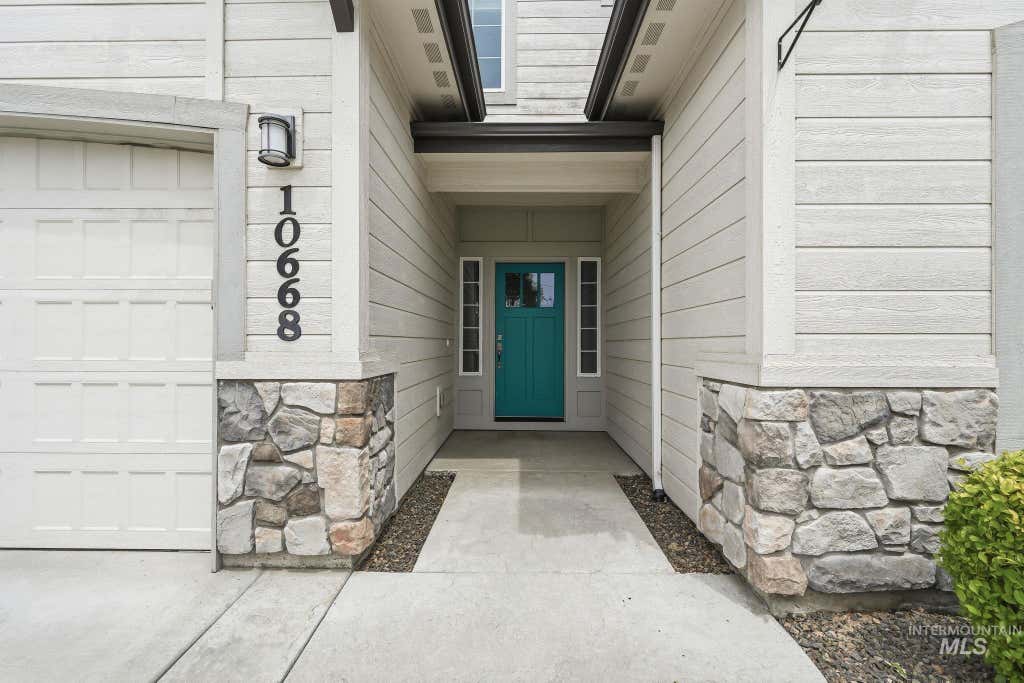 Photo of 10668 W Goldenrod Ave, Boise, ID 83713 (MLS # 98990920)