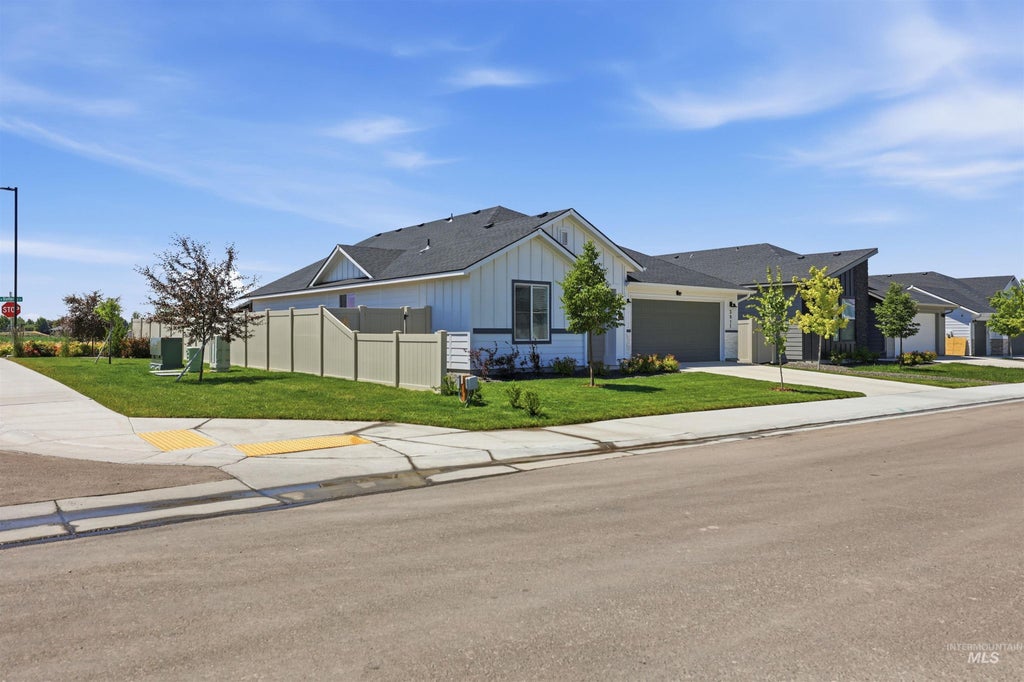 Photo of 3811 W Maypearl St, Meridian, ID 83642 (MLS # 98990697)