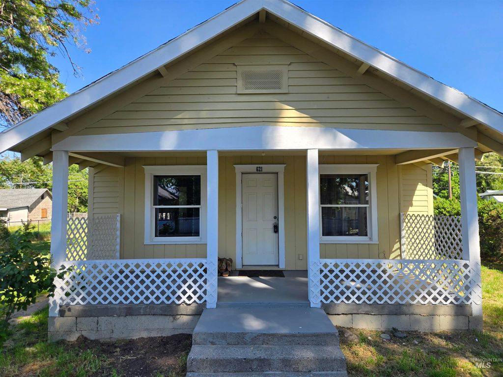 Photo of 621 7th Street, Clarkston, WA 99403 (MLS # 98986010)