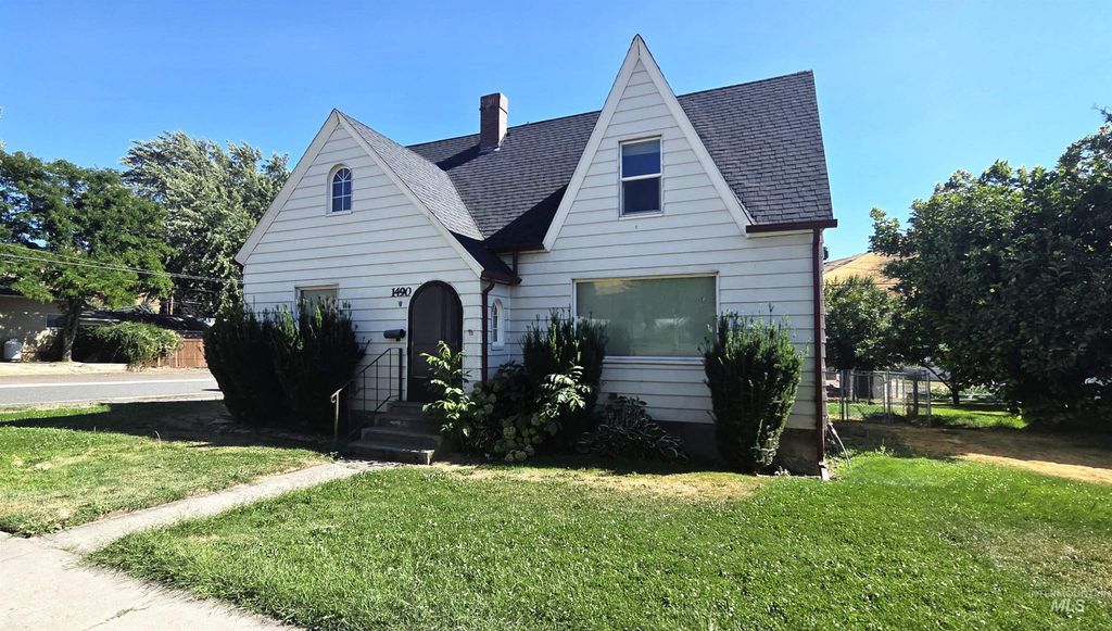 Photo of 1490 Main St, Pomeroy, WA 99347 (MLS # 98960521)