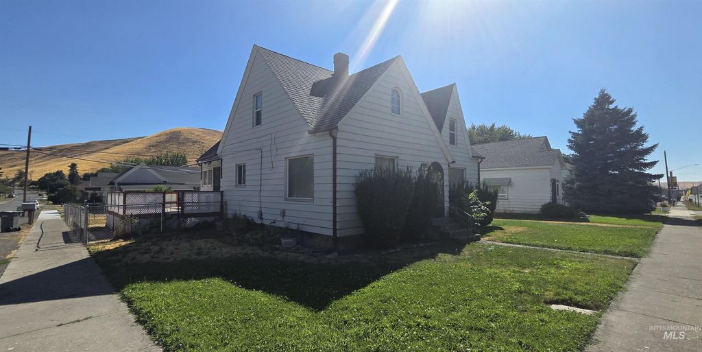 Photo of 1490 Main St, Pomeroy, WA 99347 (MLS # 98960521)