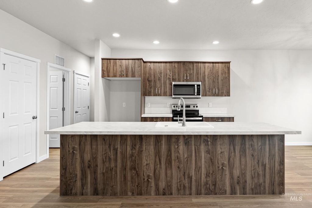 Photo of 13670 Inman Ct, Caldwell, ID 83607 (MLS # 98975541)