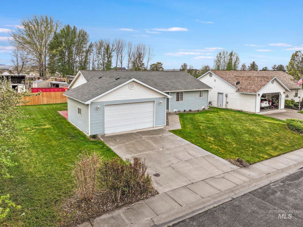 Photo of 201 Garnet Dr, Kimberly, ID 83341 (MLS # 98983095)