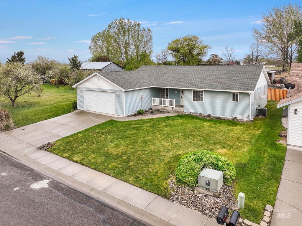 Photo of 201 Garnet Dr, Kimberly, ID 83341 (MLS # 98983095)