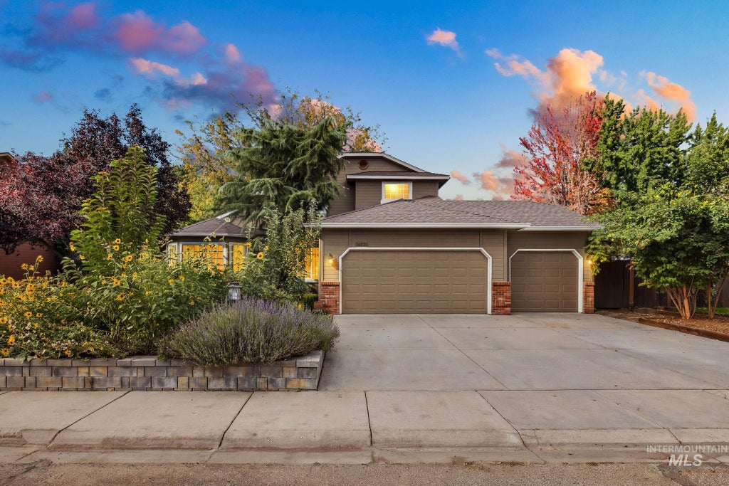 Photo of 14026 W Bunkerhill St, Boise, ID 83713 (MLS # 99001125)