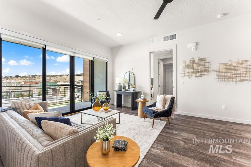 Photo of 3850 E Haystack St #212, Boise, ID 83716 (MLS # 98977603)