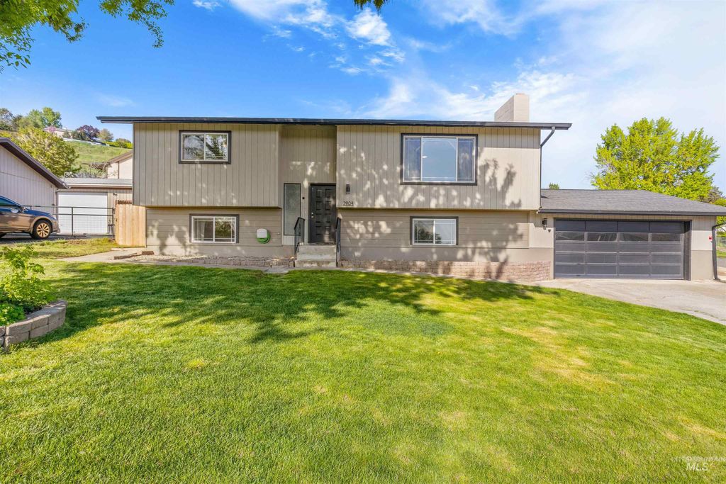 Photo of 2904 25th Street, Clarkston, WA 99403 (MLS # 98983126)