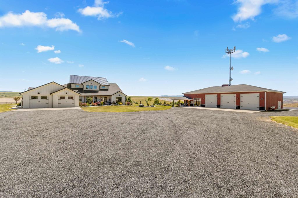 Photo of 1556 Richardson Avenue, Lewiston, ID 83501 (MLS # 98990580)