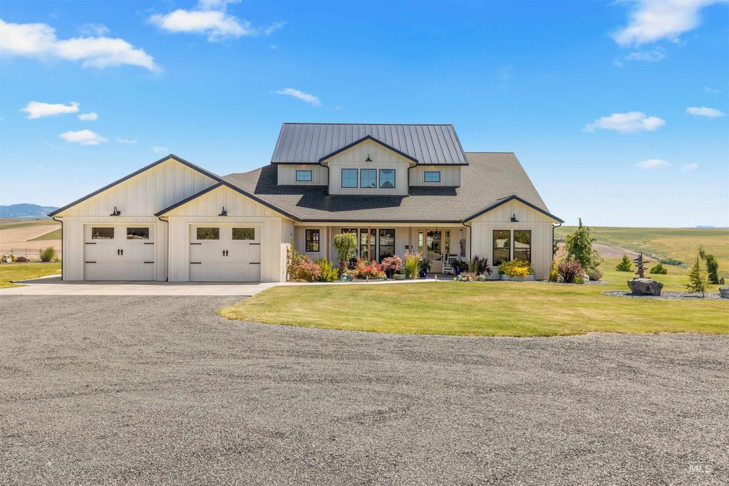 Photo of 1556 Richardson Avenue, Lewiston, ID 83501 (MLS # 98990580)