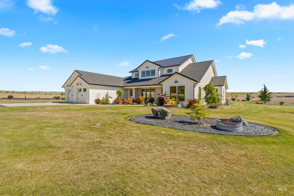 Photo of 1556 Richardson Avenue, Lewiston, ID 83501 (MLS # 98990580)