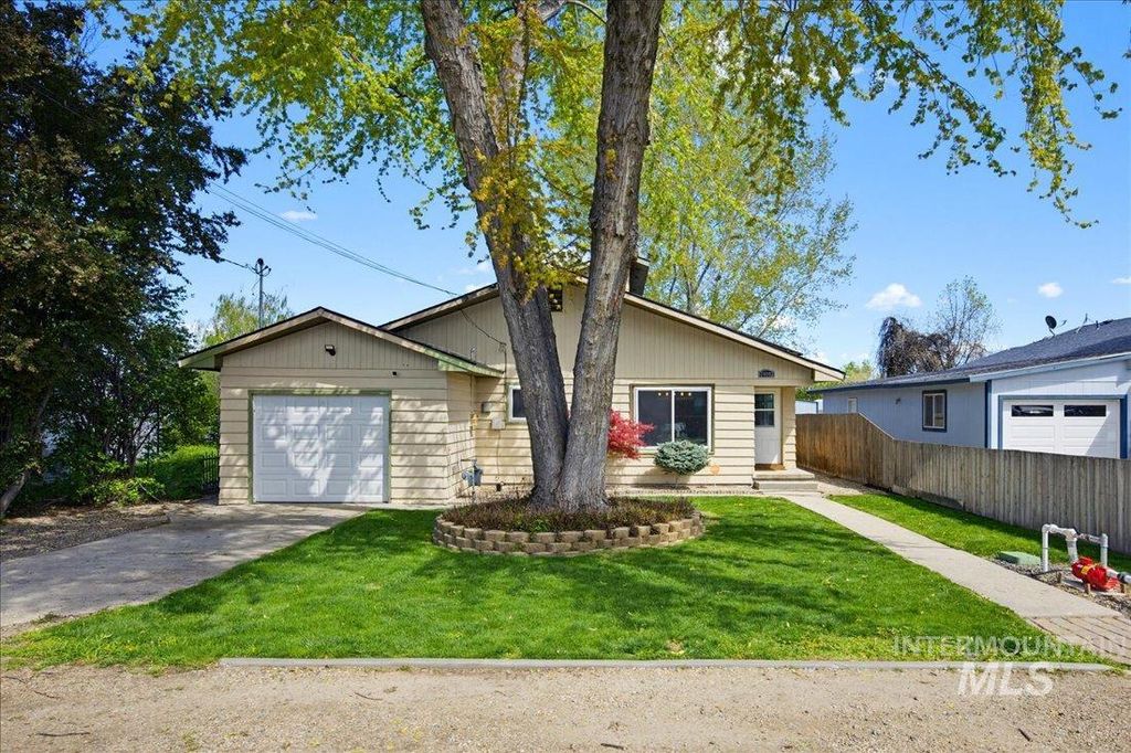 Photo of 20602 Academy Rd, Greenleaf, ID 83626 (MLS # 98982734)