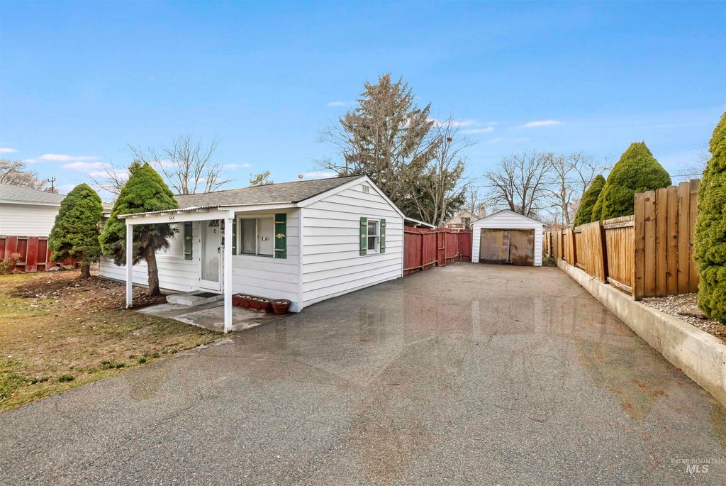 Photo of 545 Madison Street, Twin Falls, ID 83301 (MLS # 98988410)