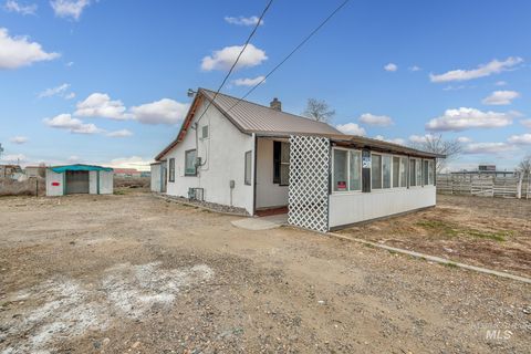 Photo of 1569 Nw 9th St, Ontario, OR 97914 (MLS # 98976041)