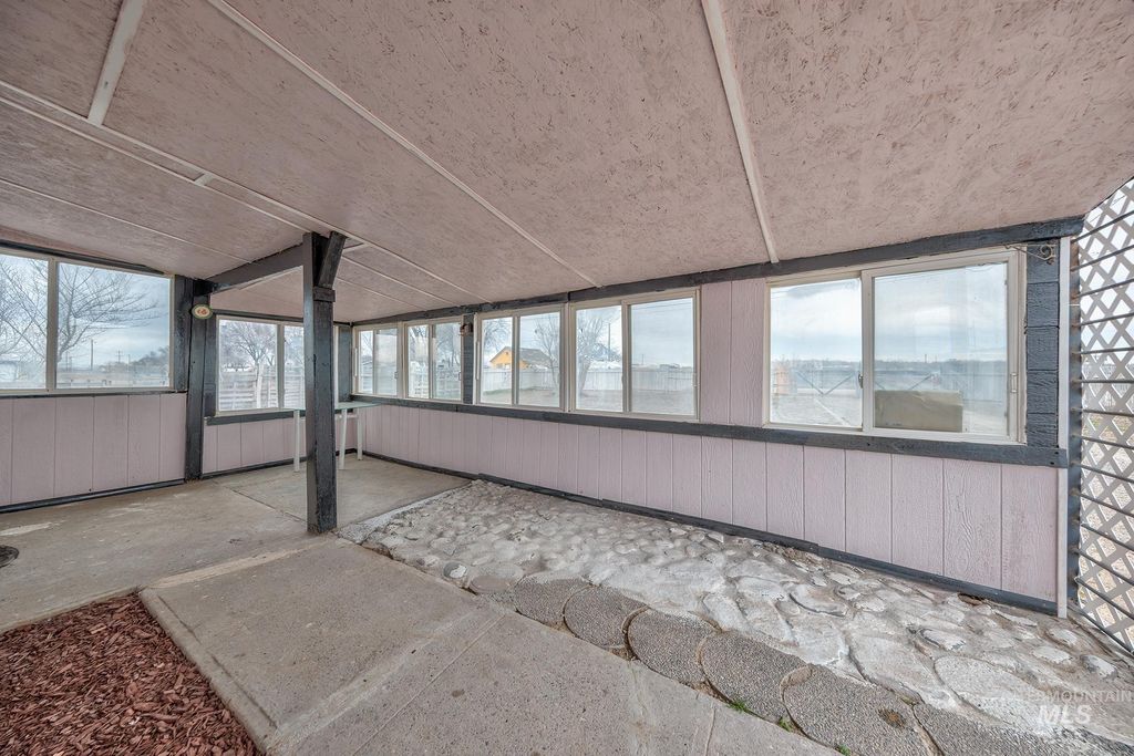 Photo of 1569 Nw 9th St, Ontario, OR 97914 (MLS # 98976041)