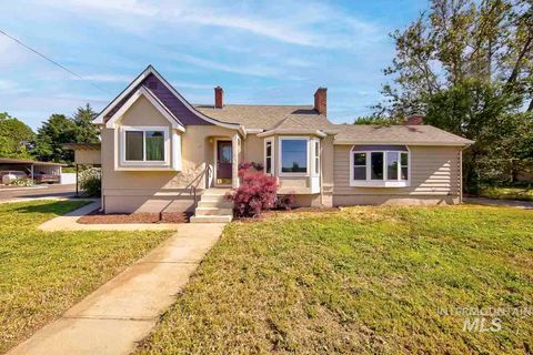 Photo of 1202 E Main Street, Emmett, ID 83617 (MLS # 98989605)