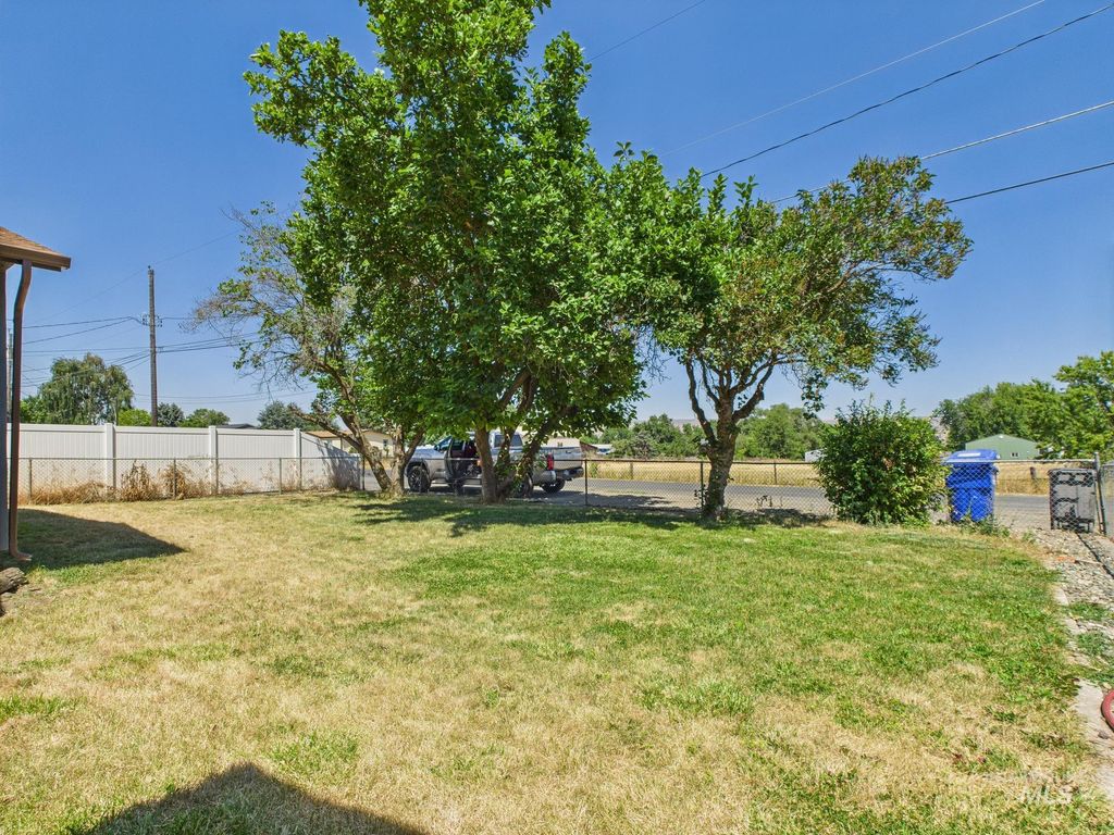 Photo of 1428 Bryden Ave, Lewiston, ID 83501 (MLS # 98953961)