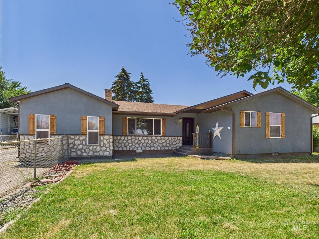 Photo of 1428 Bryden Ave, Lewiston, ID 83501 (MLS # 98953961)