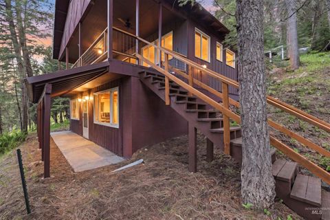 Photo of 9791 Highway 55, Cascade, ID 83611 (MLS # 98986595)