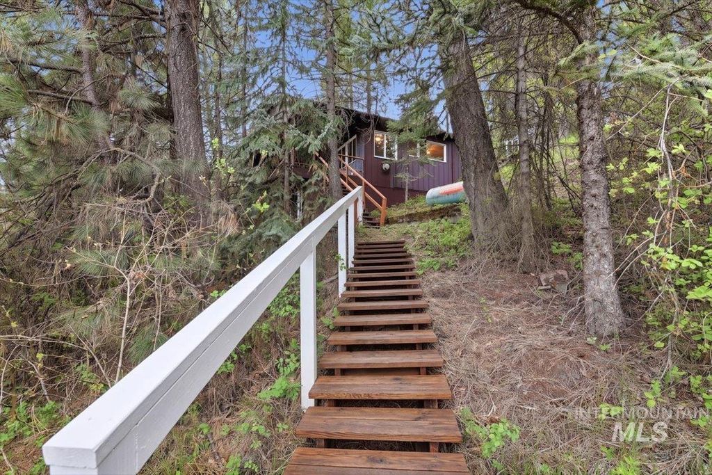 Photo of 9791 Highway 55, Cascade, ID 83611 (MLS # 98986595)