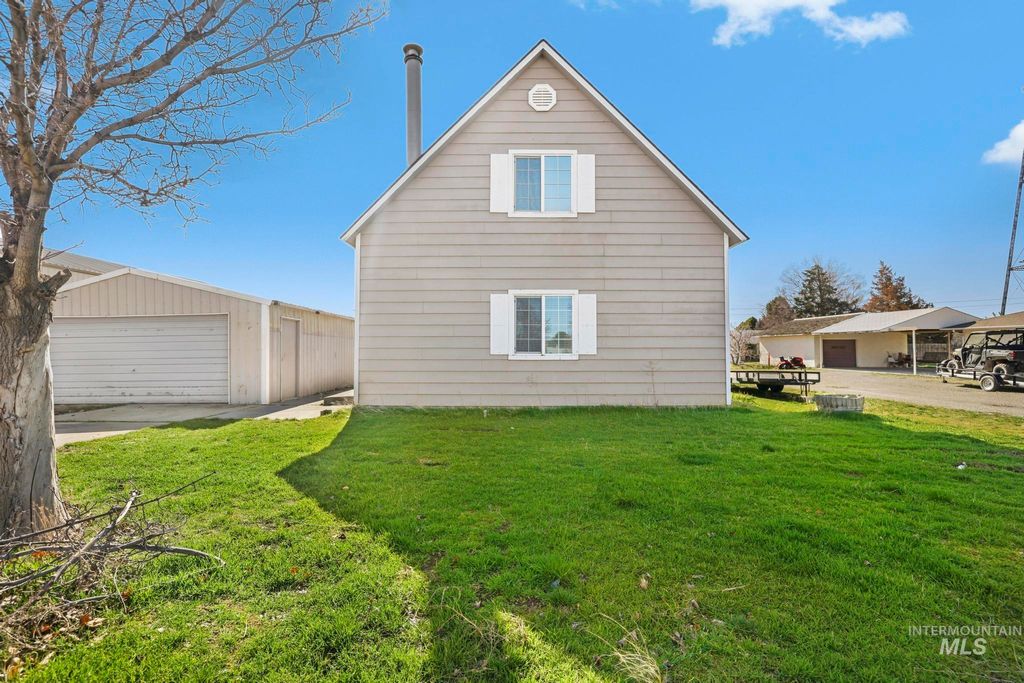 Photo of 87 E Snake River Ave, Glenns Ferry, ID 83623 (MLS # 98977395)