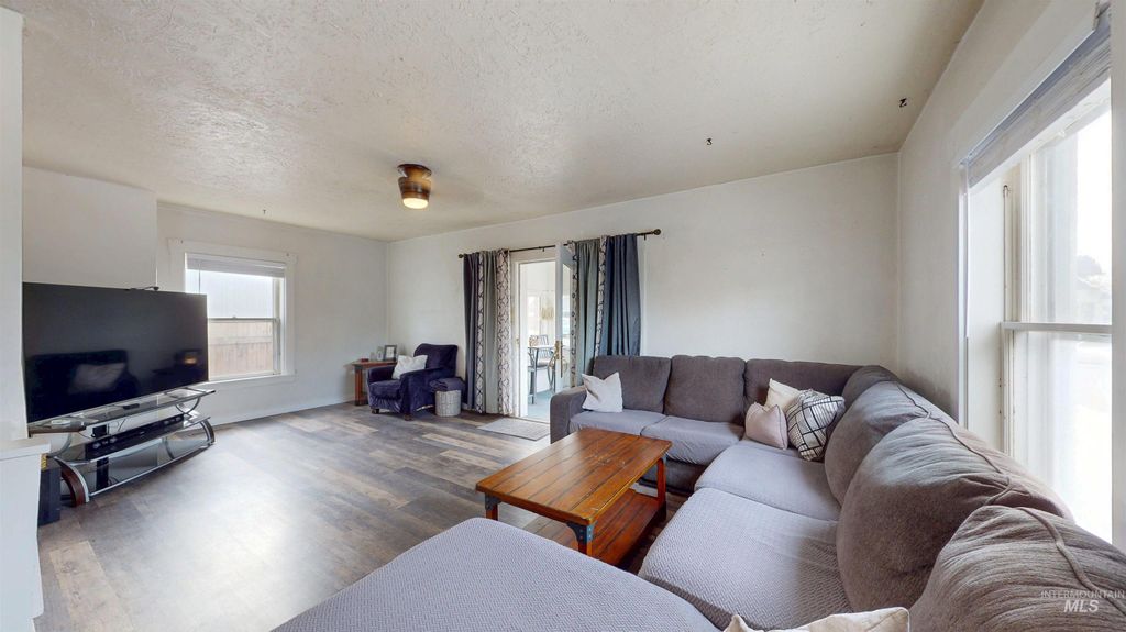 Photo of 124 8th Avenue N, Buhl, ID 83316 (MLS # 98969358)