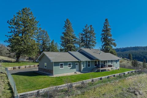 Photo of 1028 Redemption Lane, Kendrick, ID 83537 (MLS # 98976482)