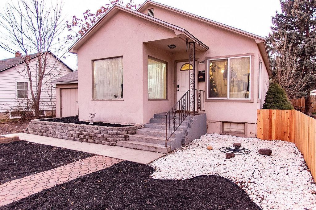 Photo of 419 S Maple St, Nampa, ID 83686 (MLS # 98971763)