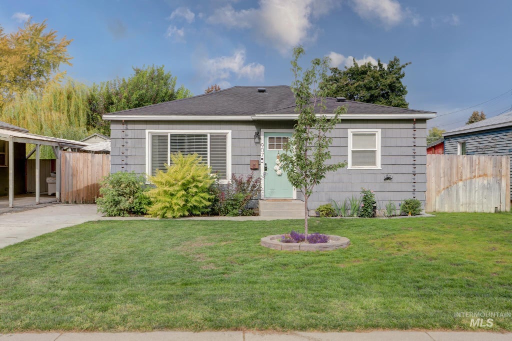 Photo of 907 S Florence St, Nampa, ID 83686 (MLS # 98999442)