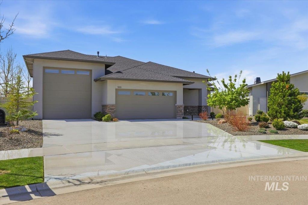 Photo of 503 N Creekwater Ave, Eagle, ID 83616 (MLS # 98981116)