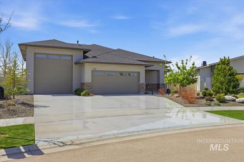 Photo of 503 N Creekwater Ave, Eagle, ID 83616 (MLS # 98981116)