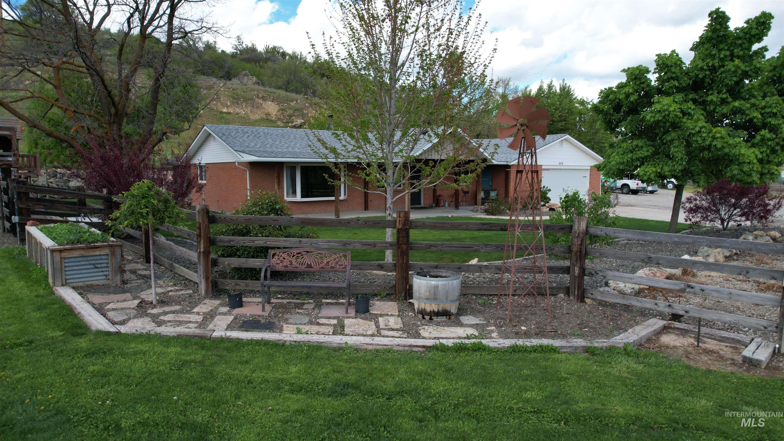 2772 E Black Canyon (Hwy 52,N)