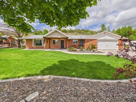 2772 E Black Canyon (Hwy 52,N) Emmett ID 83617