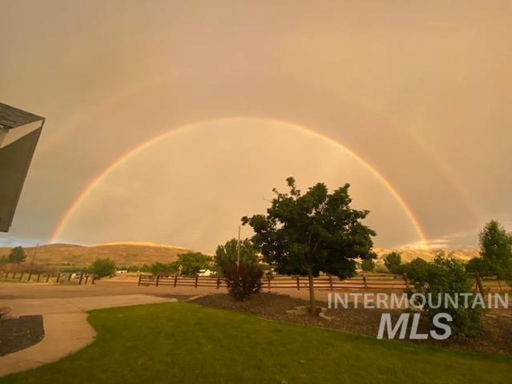 Photo of 2772 E Black Canyon (Hwy 52,N) Hwy, Emmett, ID 83617 (MLS # 98983504)