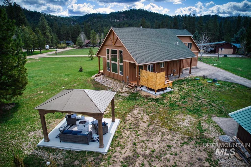 Photo of 3 Boone Rd, Garden Valley, ID 83622 (MLS # 98959656)