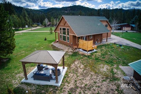 Photo of 3 Boone Rd, Garden Valley, ID 83622 (MLS # 98959656)